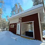 Naukkari Villa *